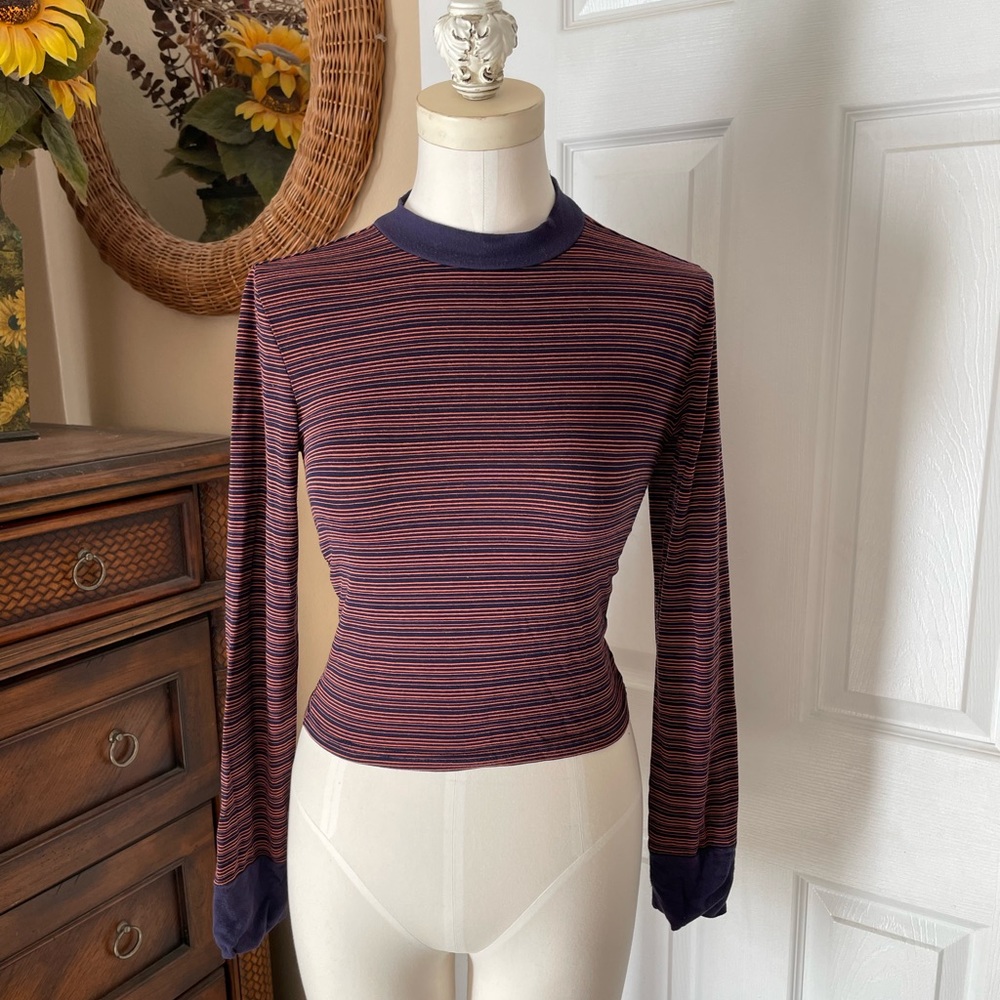 long sleeve shirt size small